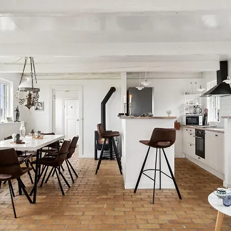 Susan - 20m From The Sea By Interhome *